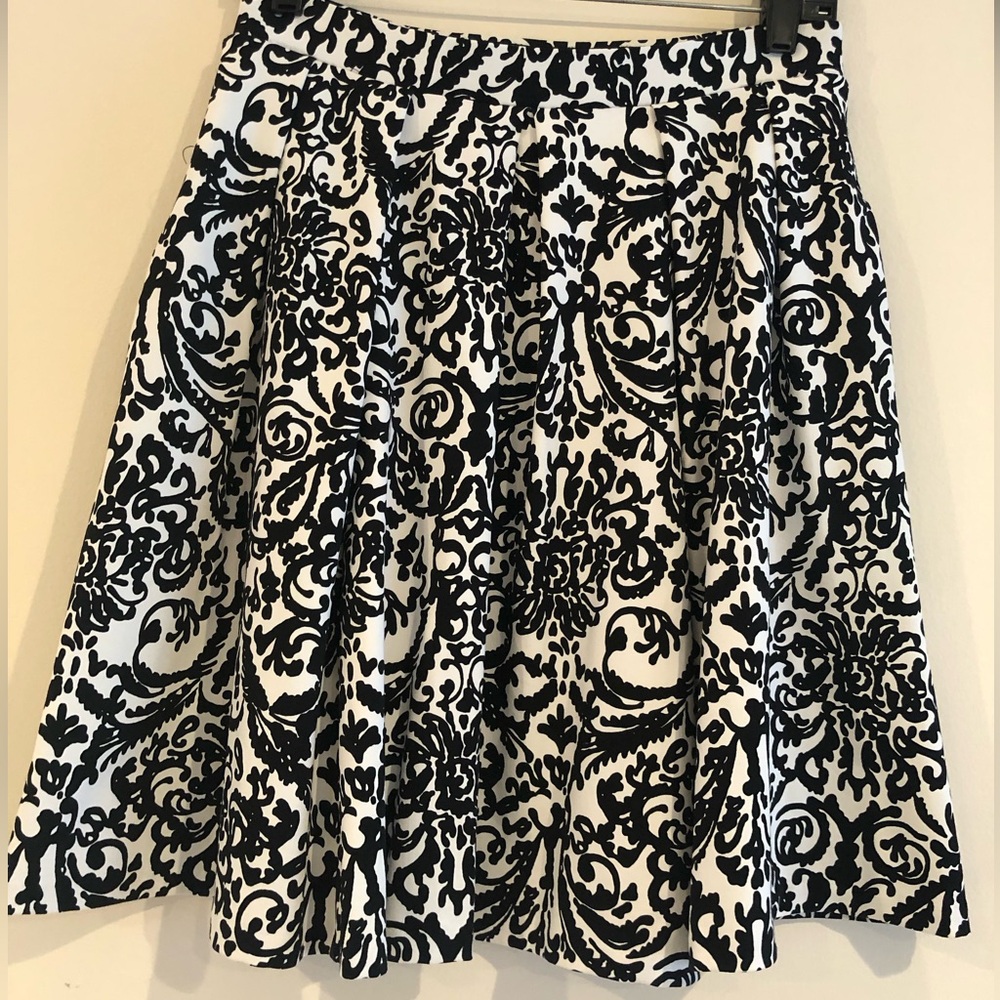 Adrienne Vittadini black and white skirt